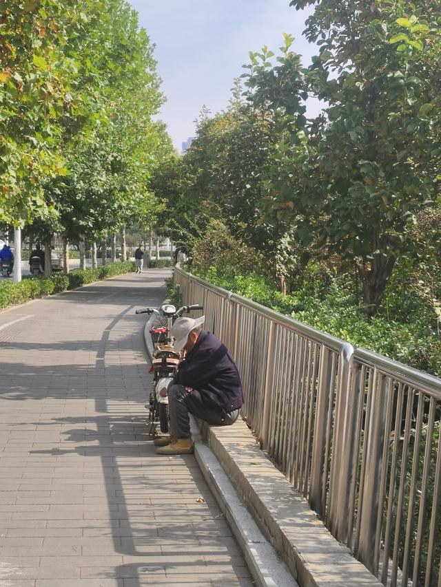 徒步穿越西流湖，赏秋正当时