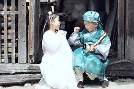 鸡为啥不吃黄豆（民间故事）图片