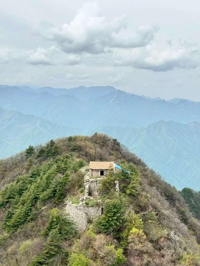 秦岭山脉，海拔超过2000米的山峰有哪些