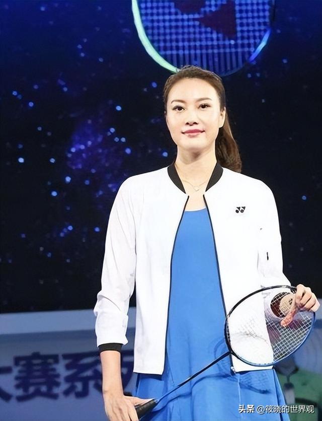 42岁林丹和44岁谢杏芳罕见同框，精神状态天差地别，活像两代人