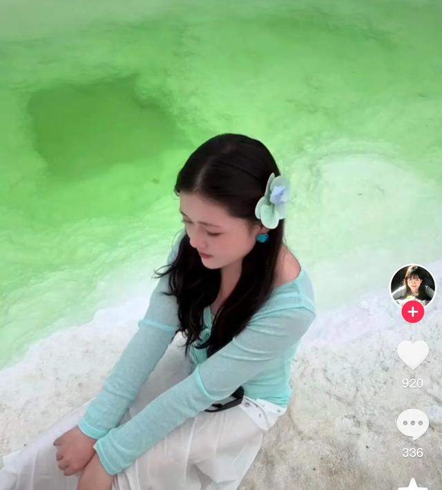 大学生拍摄暑期照片，长得太像大S了，没有整容没有p照