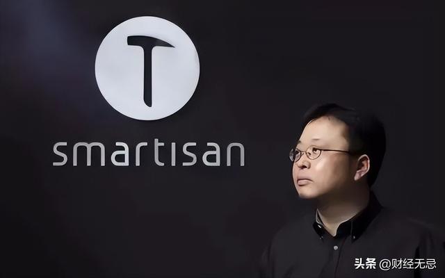 罗永浩站在十字路口