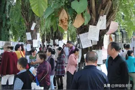 郑州相亲角女多男少，大学校园里男生也少，女生攻占了本科大学？图片