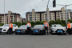护航高考！松江这个小区组建爱心送考车队图片