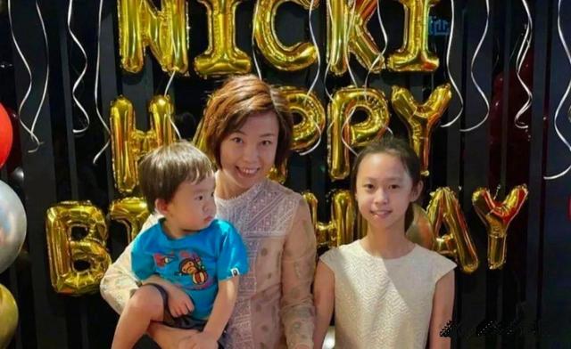 恩爱了16年抵不过现实残酷，44张怡宁绚烂如花，64岁徐威逐渐衰老
