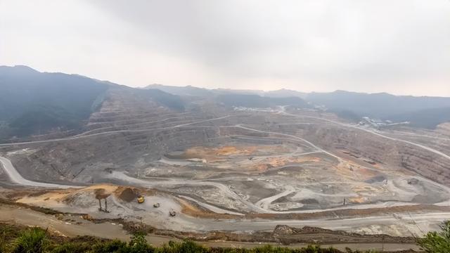 A股资源股大涨逻辑分析：资金驱动、供需重构与未来布局