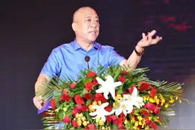 阔绰！矿山大佬中秋宴请万余员工，每桌黑汾 20软中华 每人再发600图片