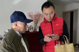 每人每天走访两户，社区串门问需为居民纾困解难图片