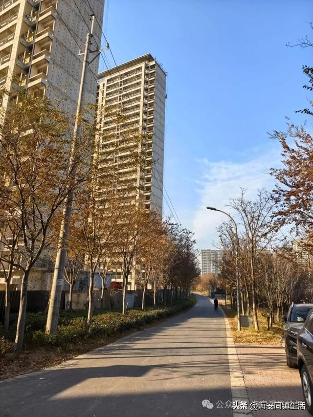 在海安新立发桥上看看老通扬河的水，回味春秋风云！