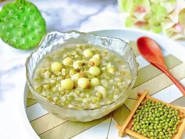 绿豆汤再次被关注！血液科医生：高血脂人喝绿豆汤时，多注意6点