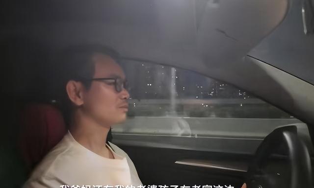 41岁程序员住车里3年，早晚蹭深圳湾公厕洗漱，自称不是为了省钱