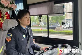 “五一”我在岗｜坚守“阵地”14年，她用服务诠释最美公交人图片