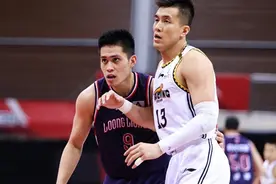 曾被郭艾伦打爆，手机都买不起的穷小子，如今成了CBA顶薪先生图片