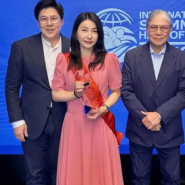 霍震霆没想到，44岁儿媳郭晶晶再次官宣喜讯，让整个阔太圈沉默了