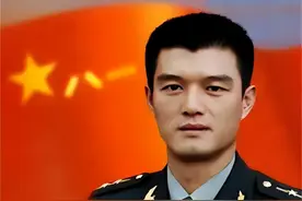 16年前，28岁军人救跳江女子牺牲，16年后，妻女相继传承英雄遗志图片