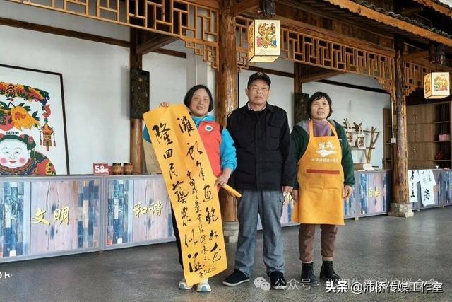 最美水杉林里志愿红