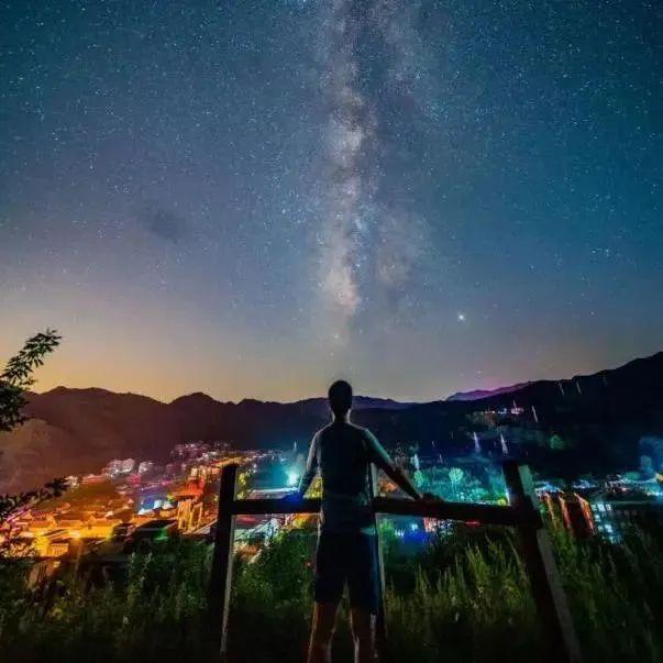 照金第二届观星露营开启招募，抓住暑假的尾巴，解锁微凉夏日