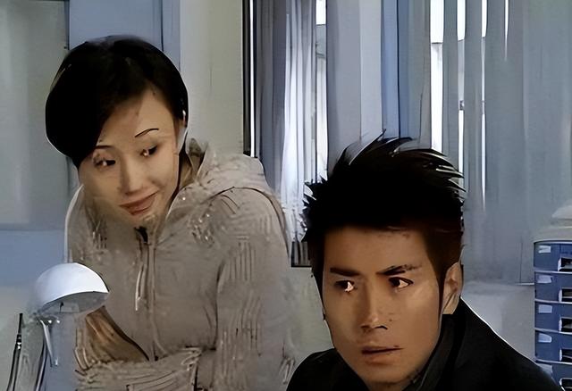 偷鸡不成蚀把米，以为能“毁掉”保剑锋，不料自己先被扒了底朝天