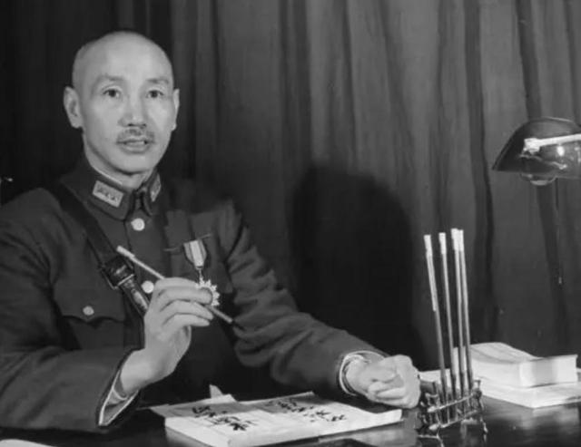 1949年蒋介石败退台湾，带走了多少军队？说出来让人难以接受