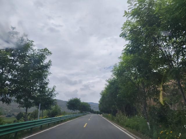 我们今天本来要去兰州水墨丹霞，却在会宁县被战友"俘虏”了