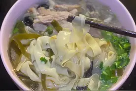 河南人“家常面条”排行榜，烩面垫底，榜一吃不腻！图片