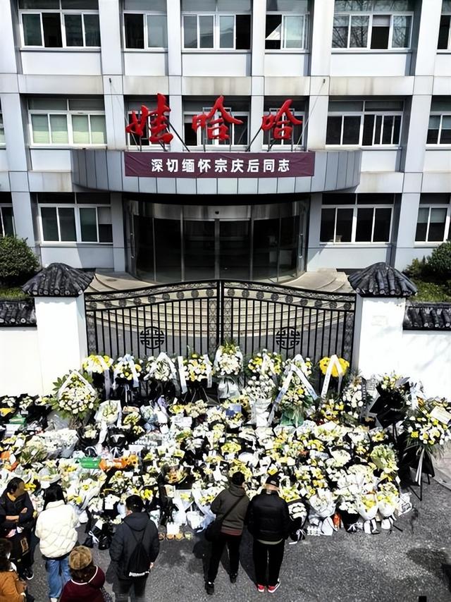 宣告卸任董事长仅半月，宗馥莉“新身份	”曝光	，宗泽后高兴早了