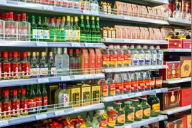 街边小卖部有4款“热销酒”，不含一滴酒精，喝过一半就是老酒客图片