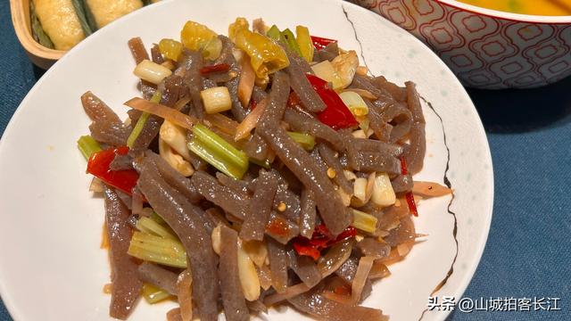 陕西享有“小重庆”美誉的县，一元缆车俯瞰江岸，美食暖胃又暖心