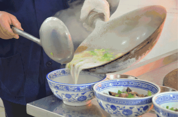 “馍都”西安：来这里，千万别跟西安人吃饭