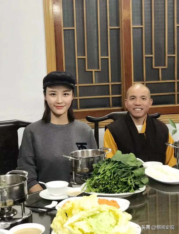 新住持上任不到一天，印乐与美女照片被曝光！与释永信区别太明显