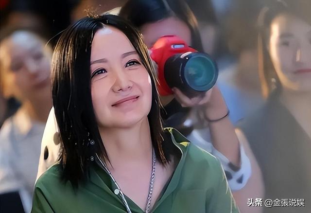 连上5次春晚，却和恩师同居怀孕被骗流产	，如今56岁的她依然单身