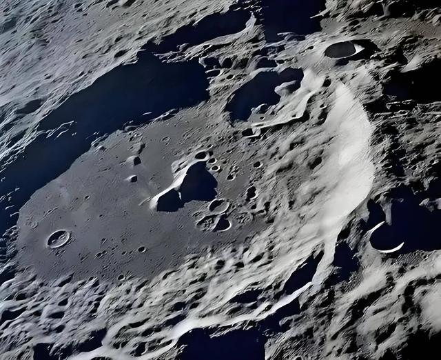 月球土壤为何异常黏？嫦娥六号揭月壤玄机，科研发现影响未来登月