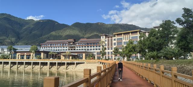 108国道上的“土豪村”，打造产业+生态+旅游发展模式，值得游玩