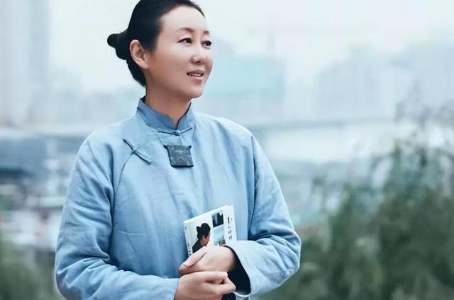 她，主持出身，一婚嫁老师，二婚嫁富二代，三婚嫁歌手，如今怎样