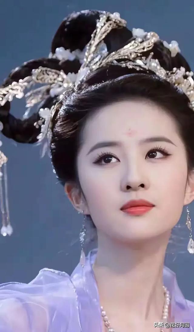 2025中秋晚会，神仙姐姐刘亦菲嫦娥造型惊艳全网，仙女下凡具象化
