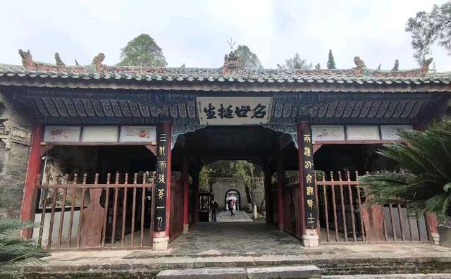 参观勉县武侯祠