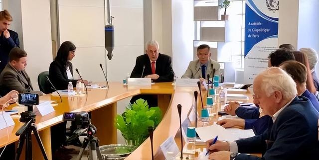 仗打了1000多天，美国终于发现不对劲：原来中国三年前就选对了！