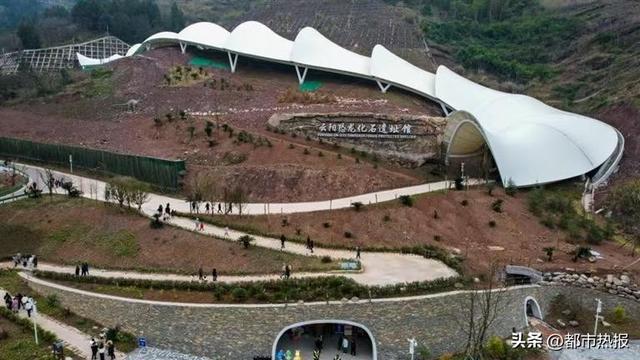 10月2日攀登“万里长江第一梯” 国庆中秋不远游 在云阳体验别样假期