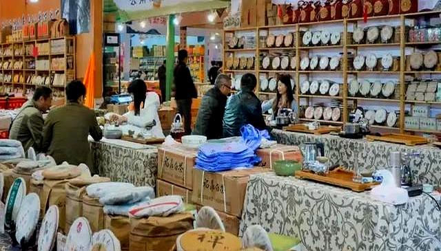大量日本游客涌入北京！打着旅游幌子不去旅游不吃美食，为啥来？