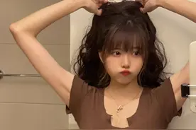 骆歆“透视装”直播遭警告，网友直言：“简直就是穿了个寂寞”！图片