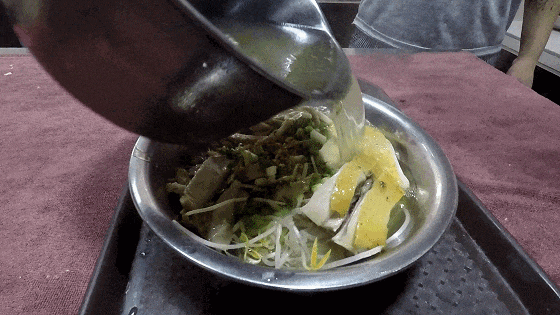 广西边境这座“三沿五点”城，一街跨两国，公交10元直达越南！