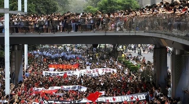 日媒通告全球：如果中日开战	，中国人会抢着当先锋，引发高度关注