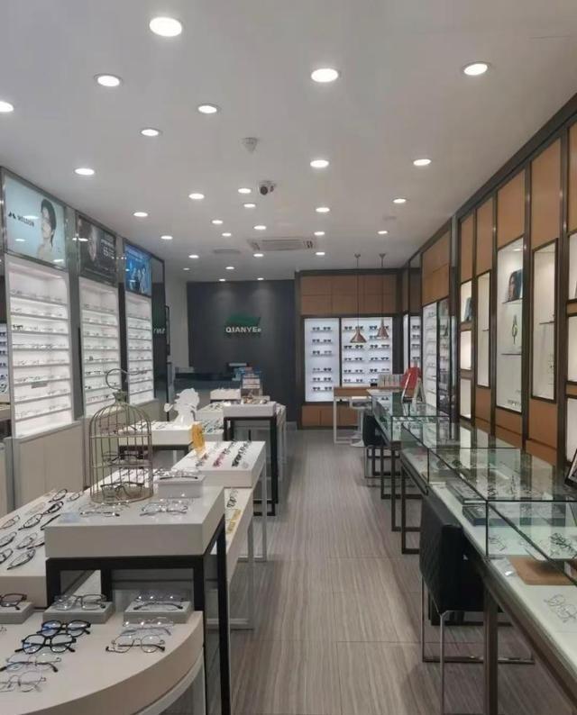 全国眼镜店开始倒闭潮！明明没有电商冲击，为啥还会自己干到黄？
