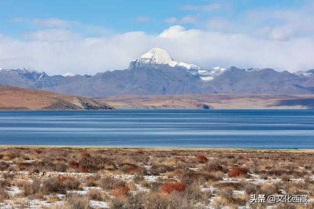 99%的人都错过的西藏最澄澈的湖泊！湖心冰裂瞬间太绝了！
