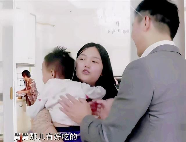 刘强东的两个妹妹：一个已经去世，一个有钱有颜	，陪在父母身边