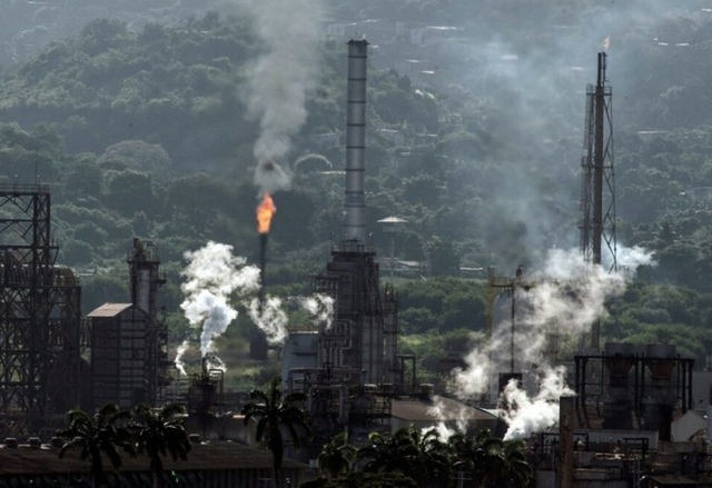 特朗普要抢委内瑞拉石油	，难度超出了他的想象，国内这关就过不去