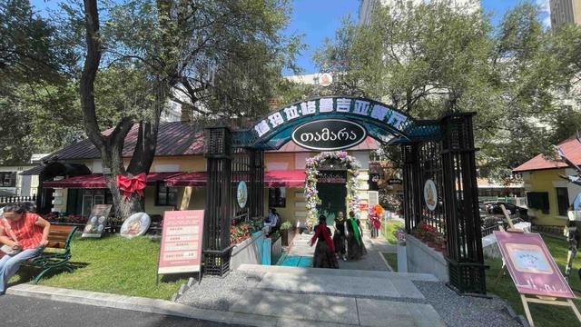 彻底火了！哈尔滨花园街历史文化街区10天吸引180万人次