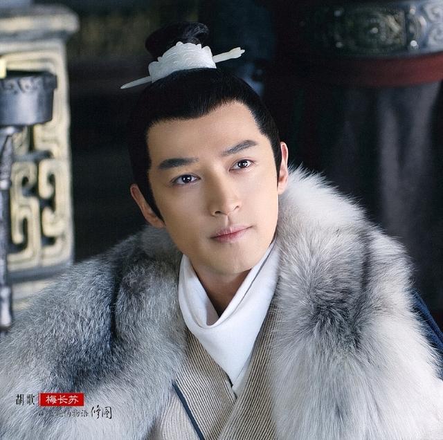 43岁胡歌涅槃归来，车祸伤疤成勋章，携经纪人妻女同框近况太解气 第6张