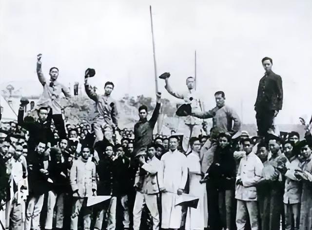 1955年，毛主席看到枪决名单后，拍案大怒：她可是咱全党的恩人！
