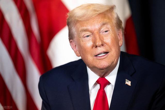 特朗普刚下专机	，中方就出席午宴，中美同桌共餐，会场布置很特殊